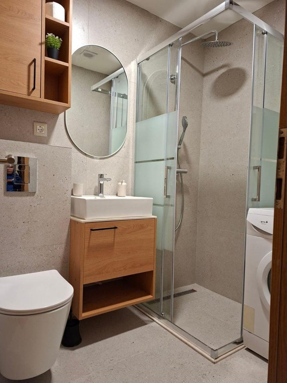 Shower, Toilet, Bathroom, towels