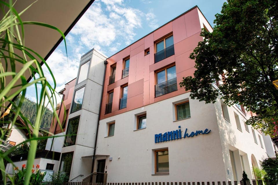 Property building, Facade/entrance