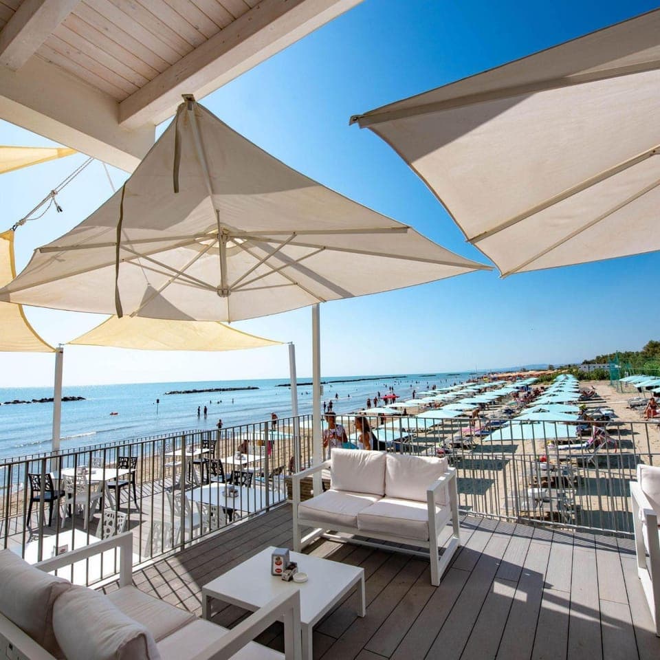 Lounge or bar, Beach