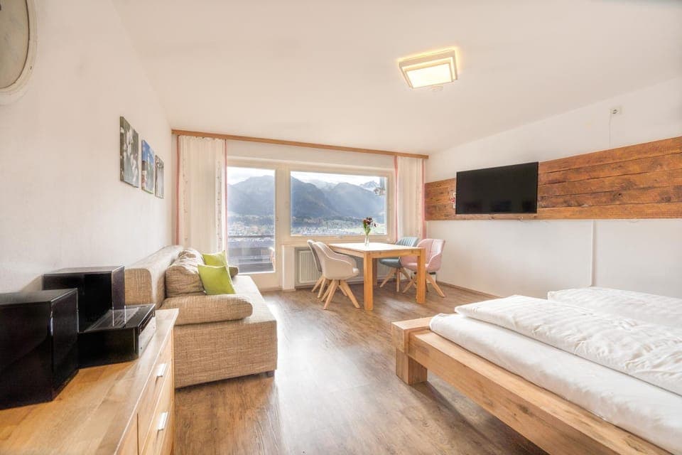 Living room, Photo of the whole room, Bedroom