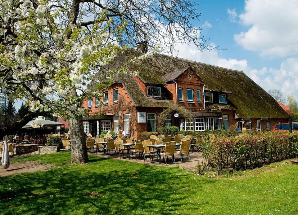 Property building, Facade/entrance, Garden