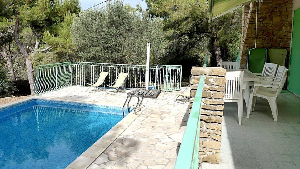Patio, Spring, Day, Garden view, Pool view, Sea view, Swimming pool, young children, older children, group of guests, Family, sunbed