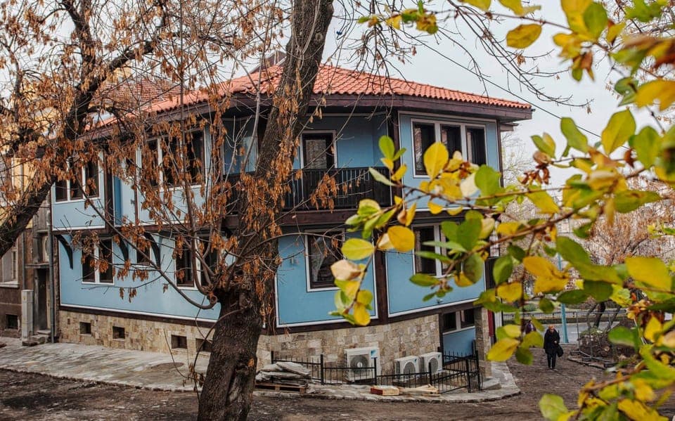 Property building, Street view