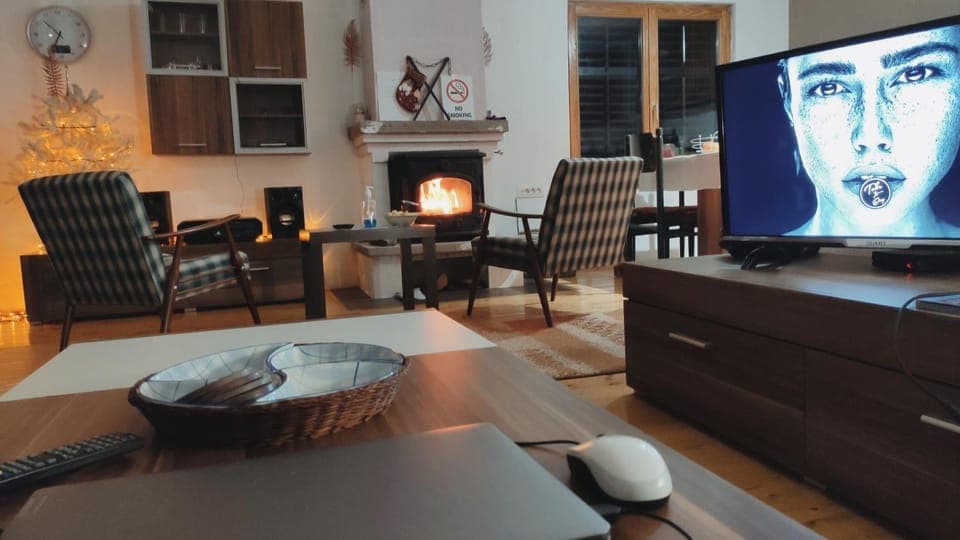 Communal lounge/ TV room, TV and multimedia, Living room, Seating area, Evening entertainment