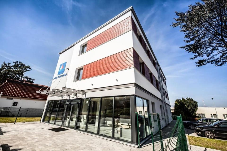 Property building, Facade/entrance, Property logo or sign