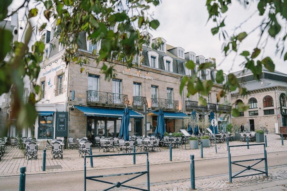 Property building, Restaurant/places to eat, Breakfast