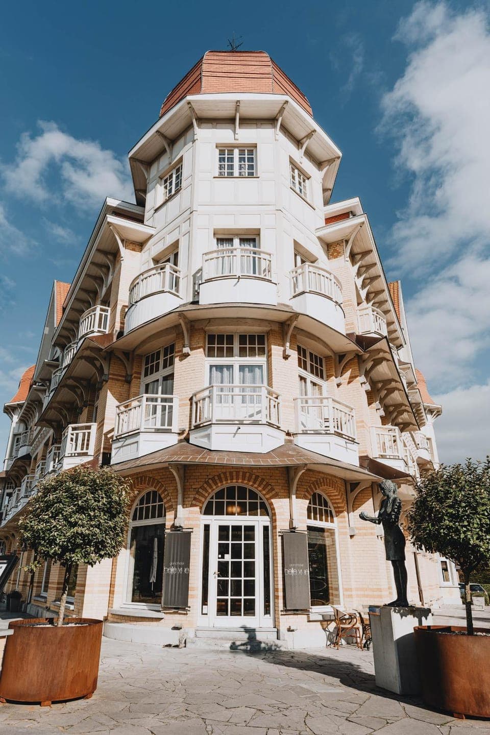 Property building, Facade/entrance