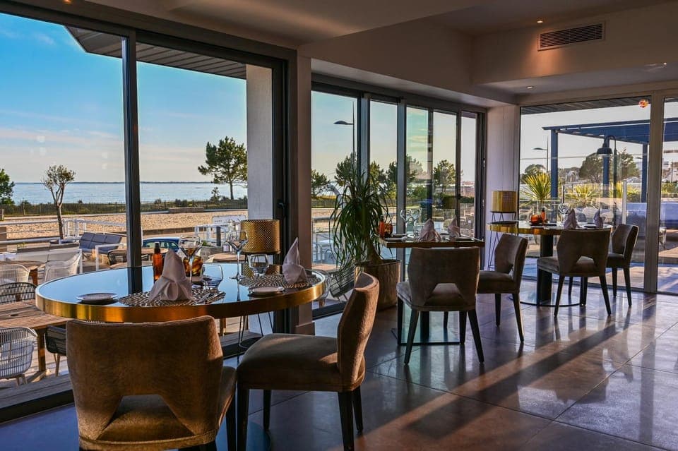Restaurant/places to eat, Dining area, Beach, Sea view