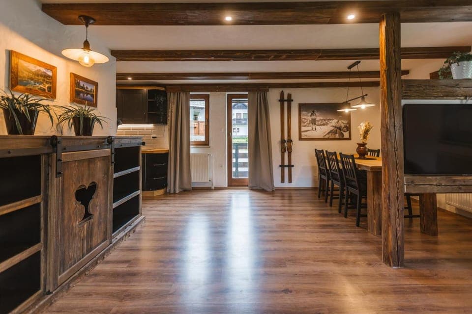 TV and multimedia, Kitchen or kitchenette, Living room, Dining area