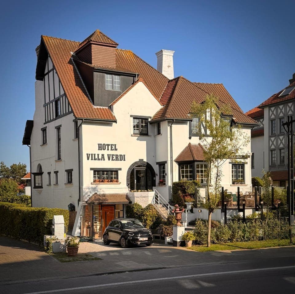 Property building, Location