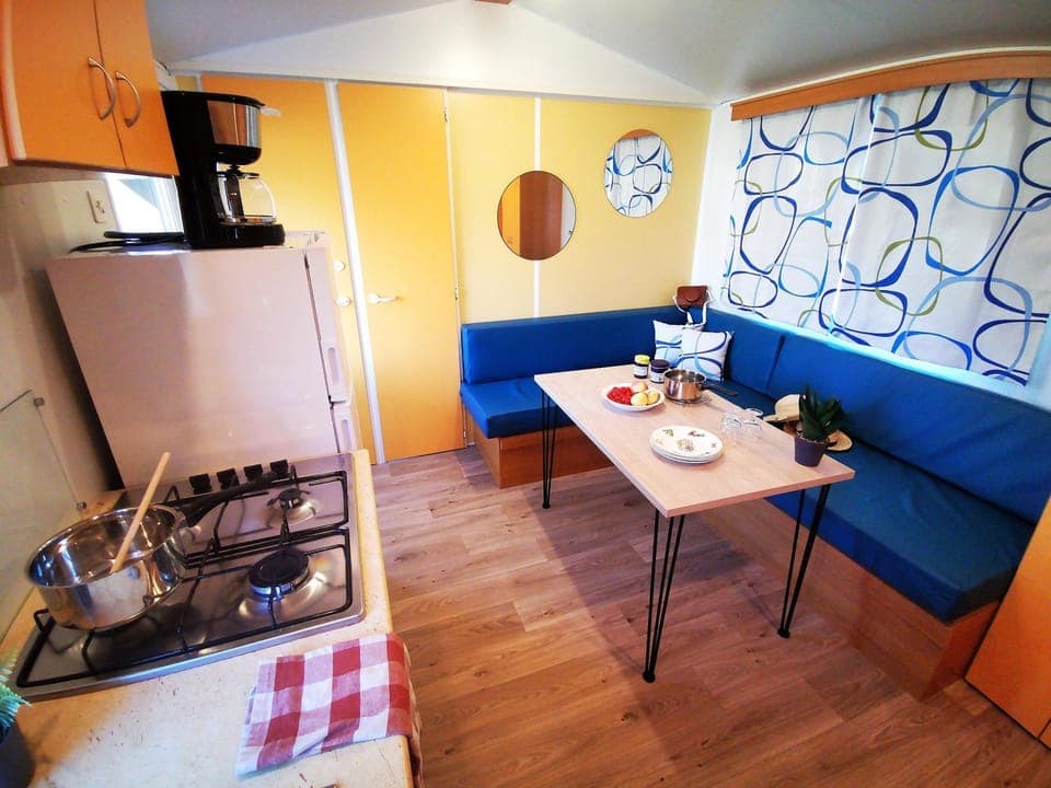 Seating area, pet friendly, stove