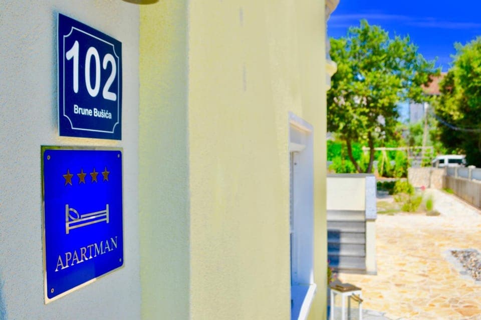 Property building, Facade/entrance, Property logo or sign, Logo/Certificate/Sign, Certificate/Award