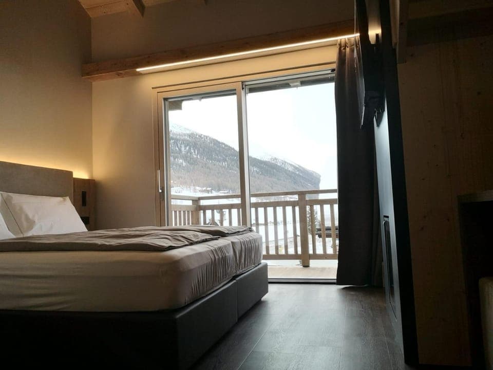 Balcony/Terrace, Mountain view
