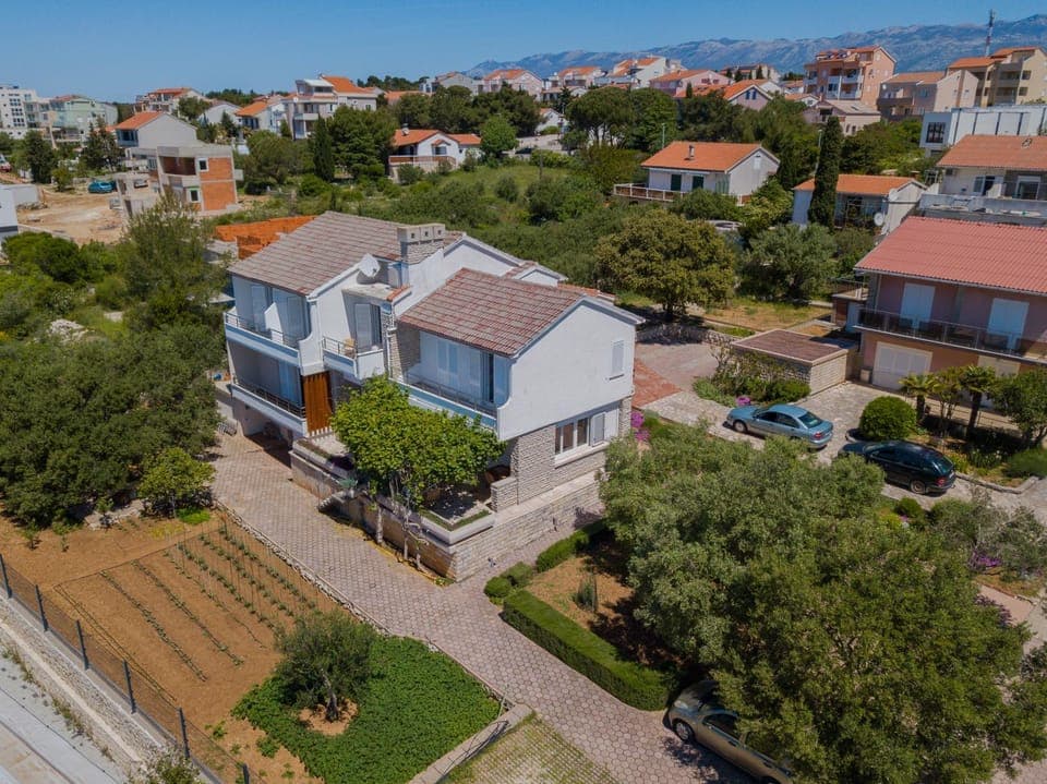 Property building, Natural landscape, Street view, Parking