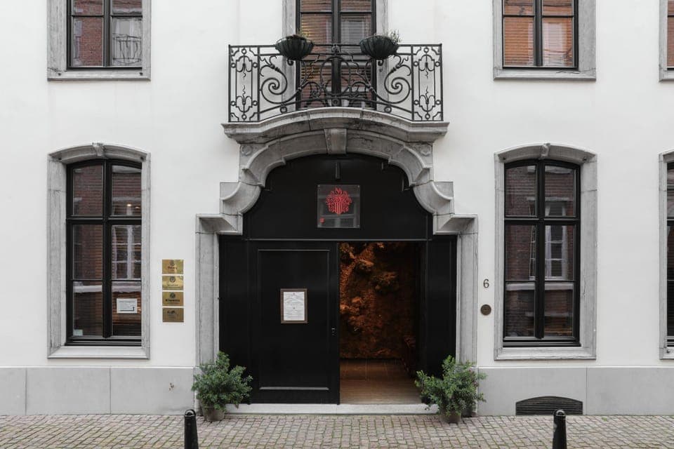 Facade/entrance, Day