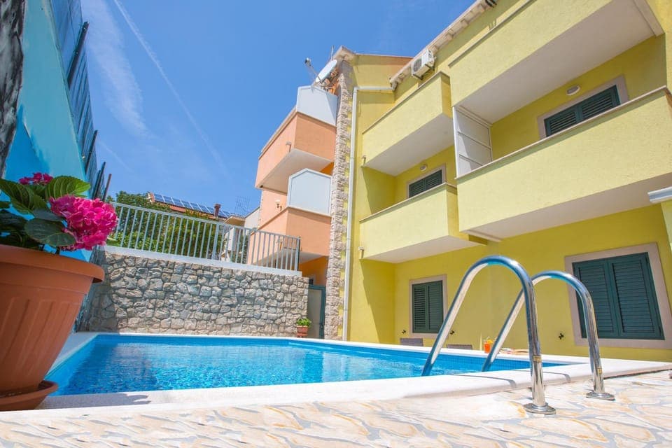 Swimming pool, Swimming pool