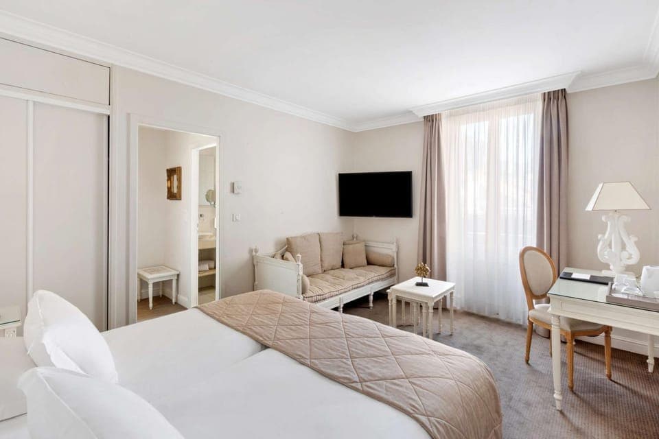 Photo of the whole room, On site