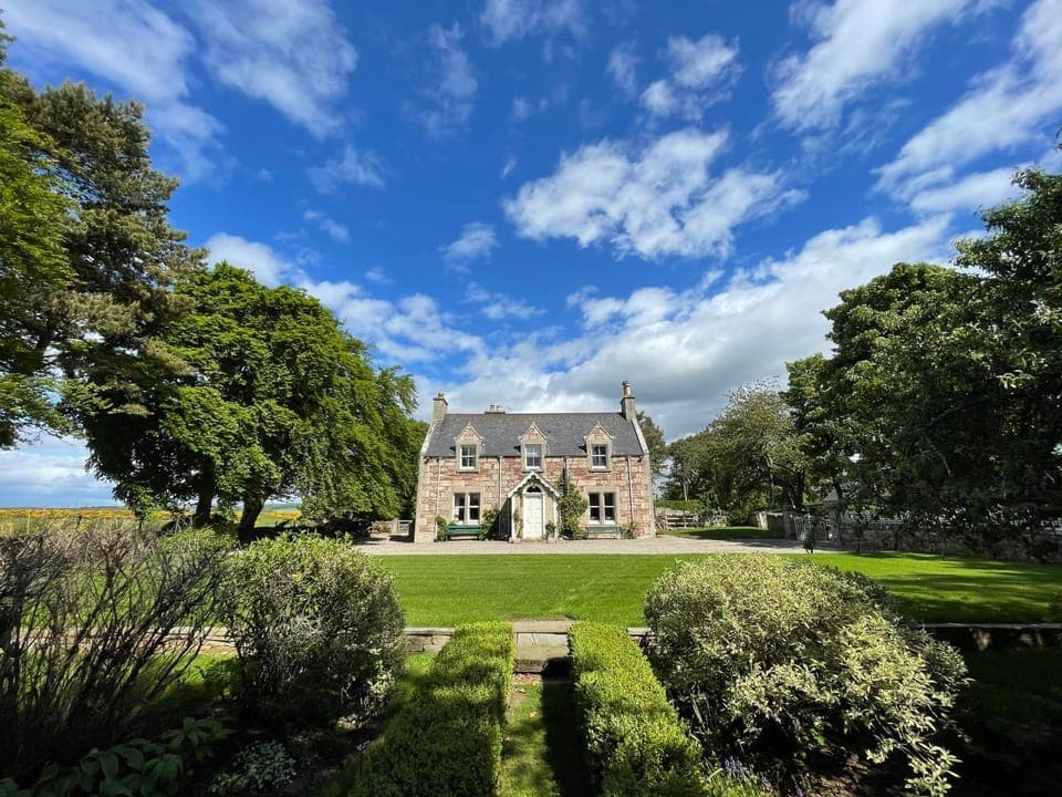 Property building, Summer, Garden