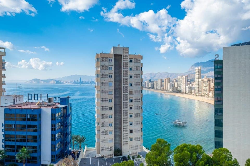 Nearby landmark, Off site, Day, Natural landscape, Beach, City view, Mountain view, Sea view