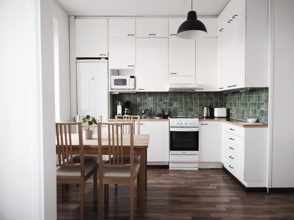 Kitchen or kitchenette, Dining area