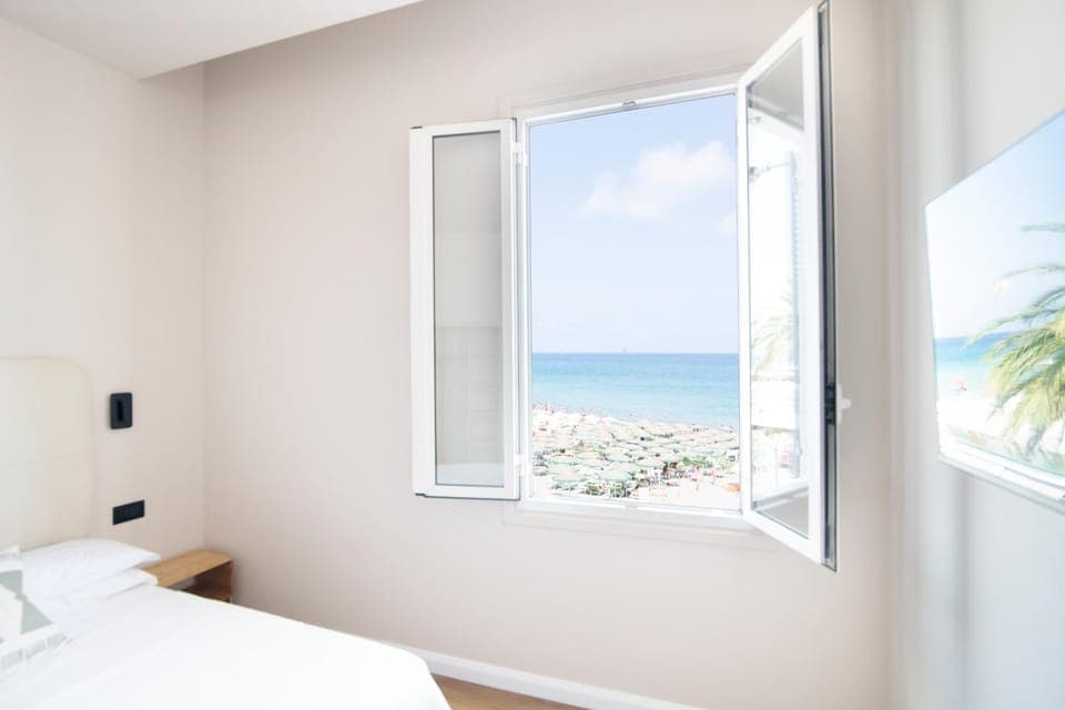 Bedroom, Sea view