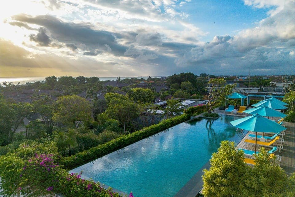Property building, Day, Bird's eye view, Pool view, Swimming pool