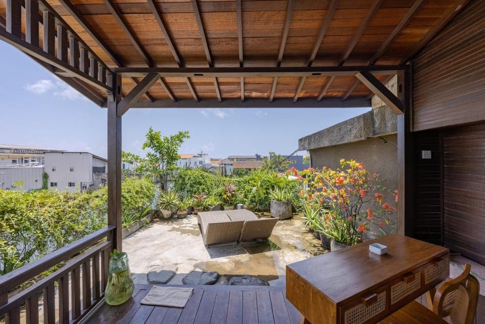 View (from property/room), Balcony/Terrace, Garden view
