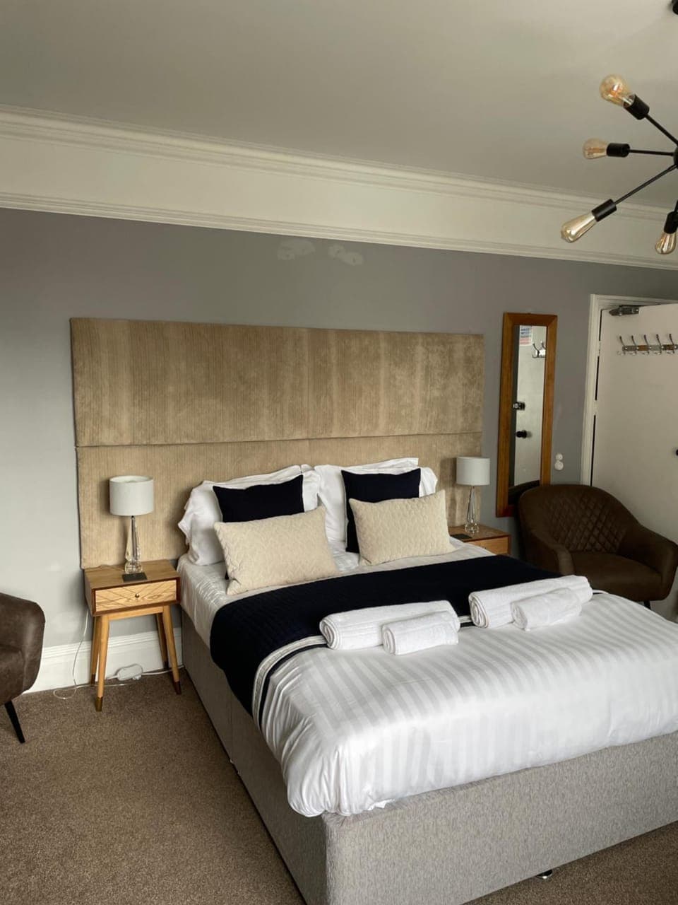 Bed, Photo of the whole room, Bedroom