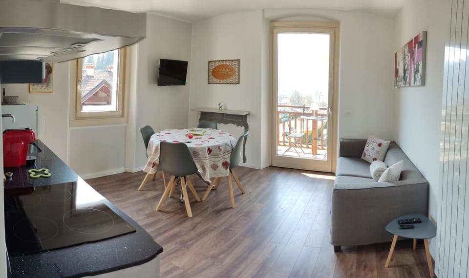 Seating area, Dining area