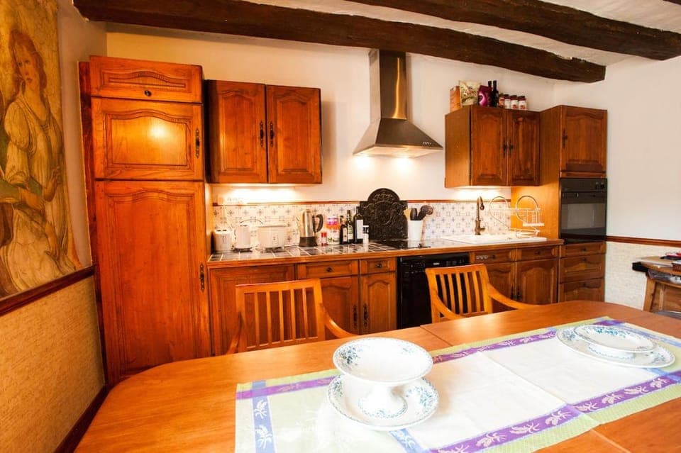 Kitchen or kitchenette, kitchen