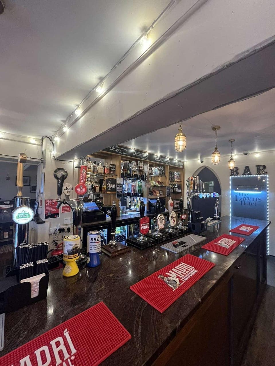 Lounge or bar, Food and drinks, Food and drinks