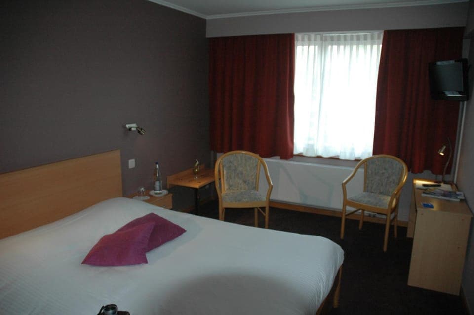 Facade/entrance, Sunrise