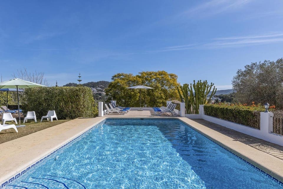 Solarium, Area and facilities, Swimming pool