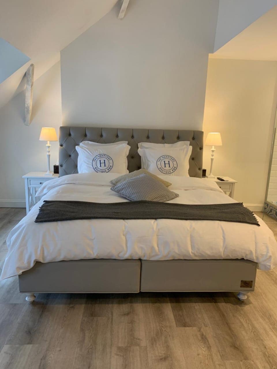 Bed, Photo of the whole room