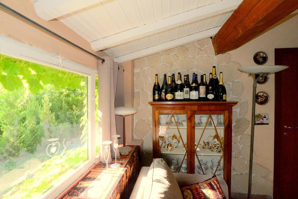 Decorative detail, Inner courtyard view