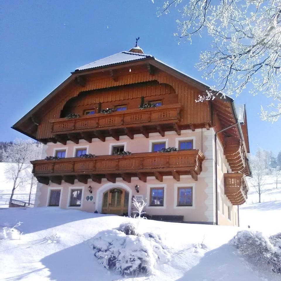 Property building, Facade/entrance, Winter