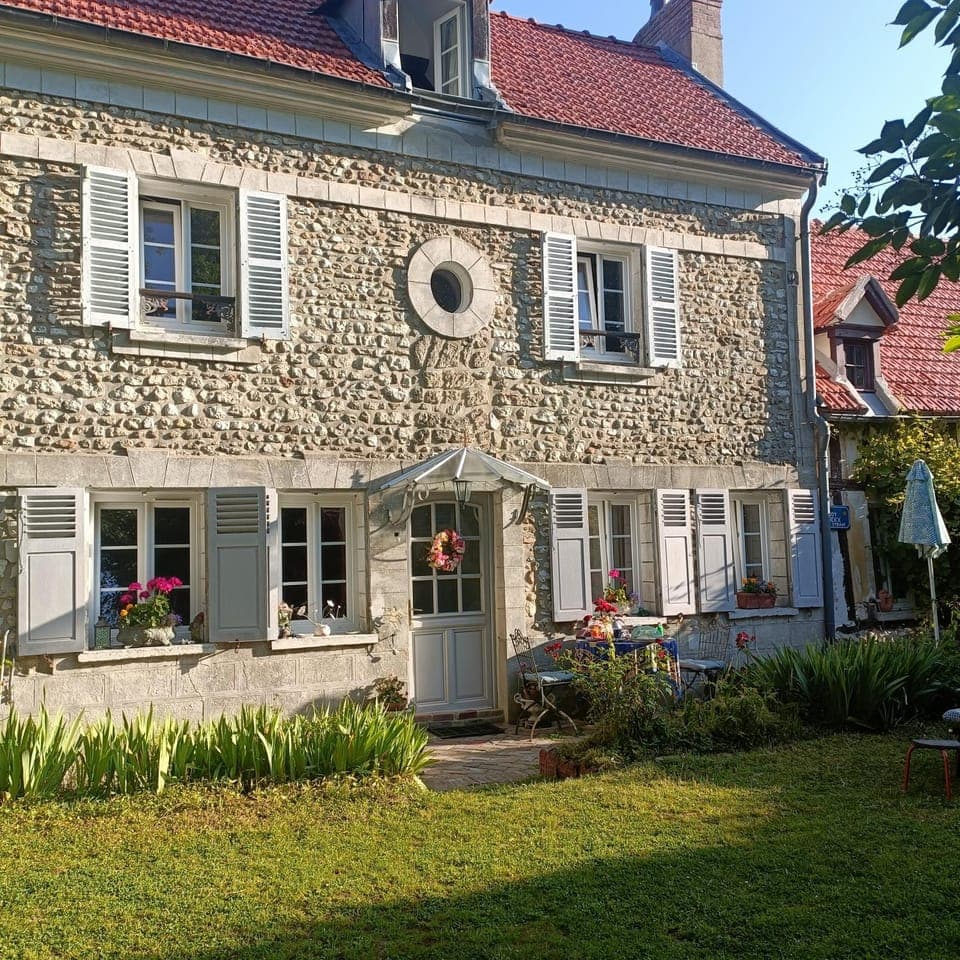 Property building, Spring, Day, Garden, Garden view