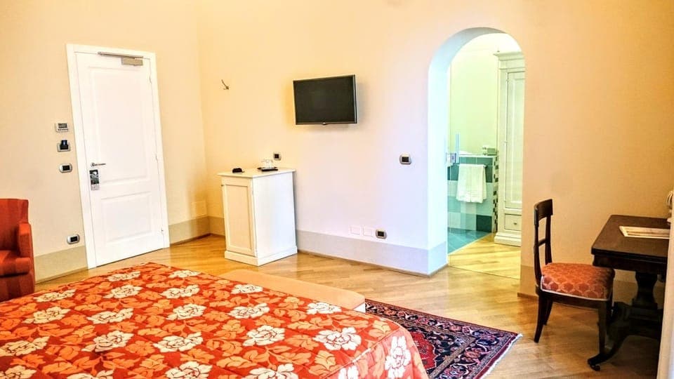 Photo of the whole room