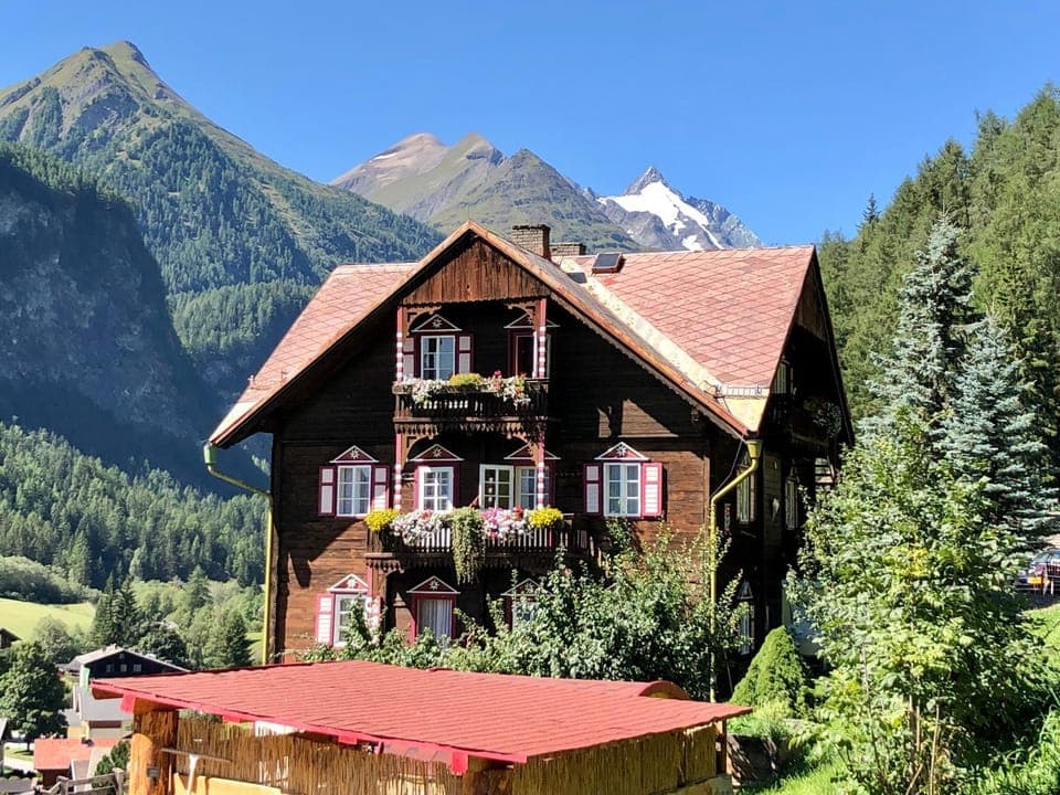 Property building, Nearby landmark, Other, On site