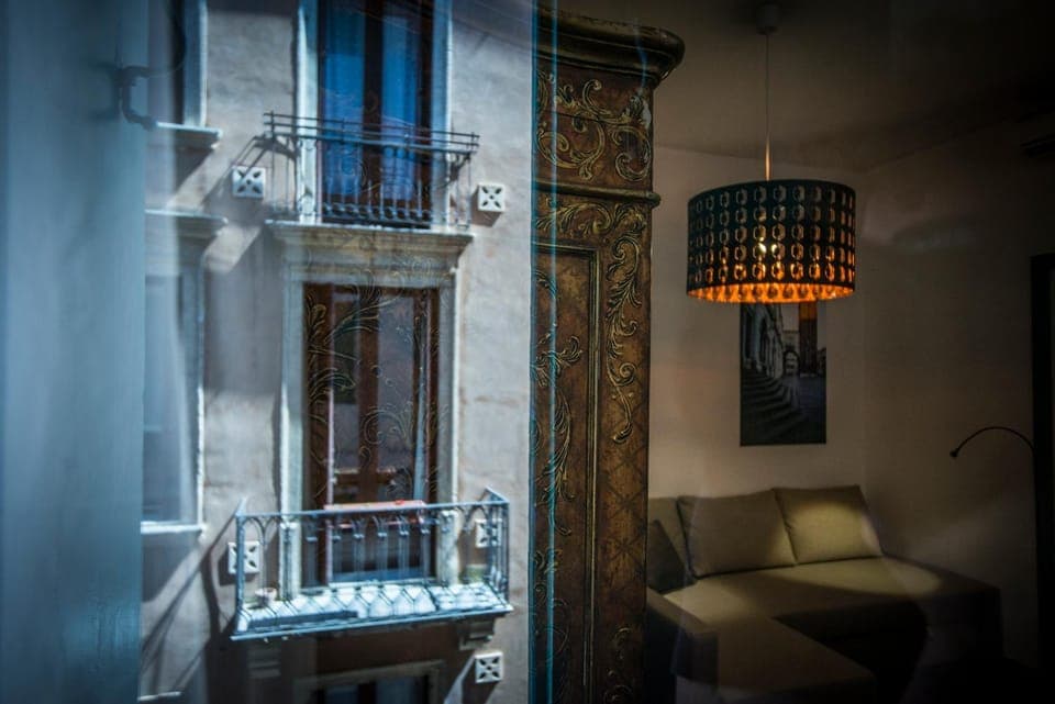 View (from property/room), Decorative detail, City view, City view, Street view