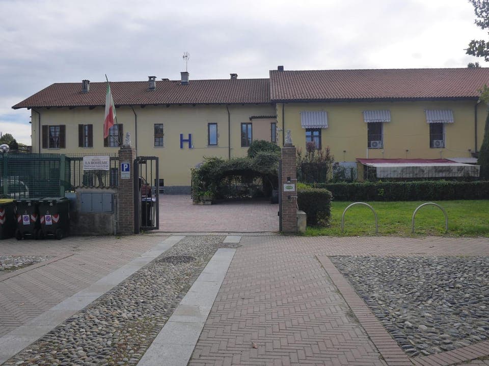 Property building, Day, Garden, Garden view