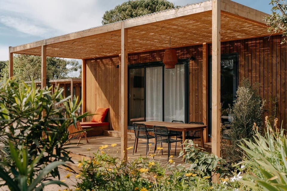 Property building, Patio, Spring, Day, Garden, Balcony/Terrace, Garden view