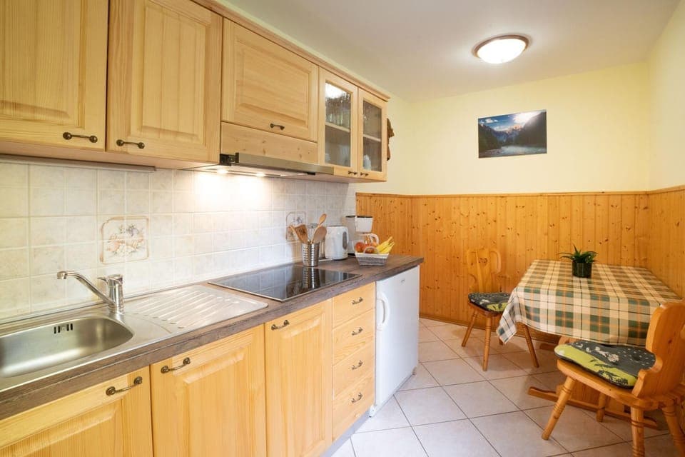 Coffee/tea facilities, Kitchen or kitchenette, Dining area