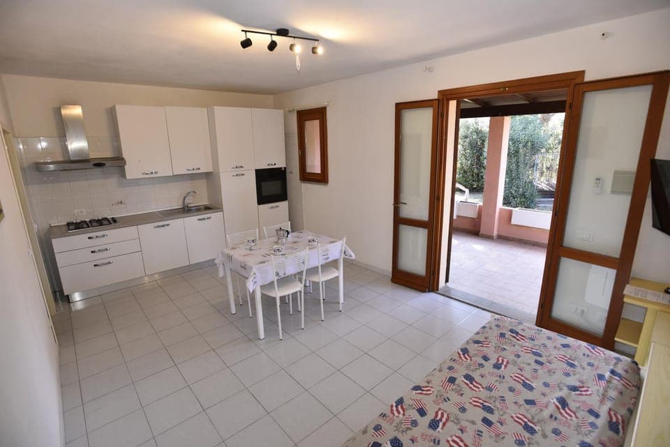 TV and multimedia, Kitchen or kitchenette, Living room, stove, air conditioner