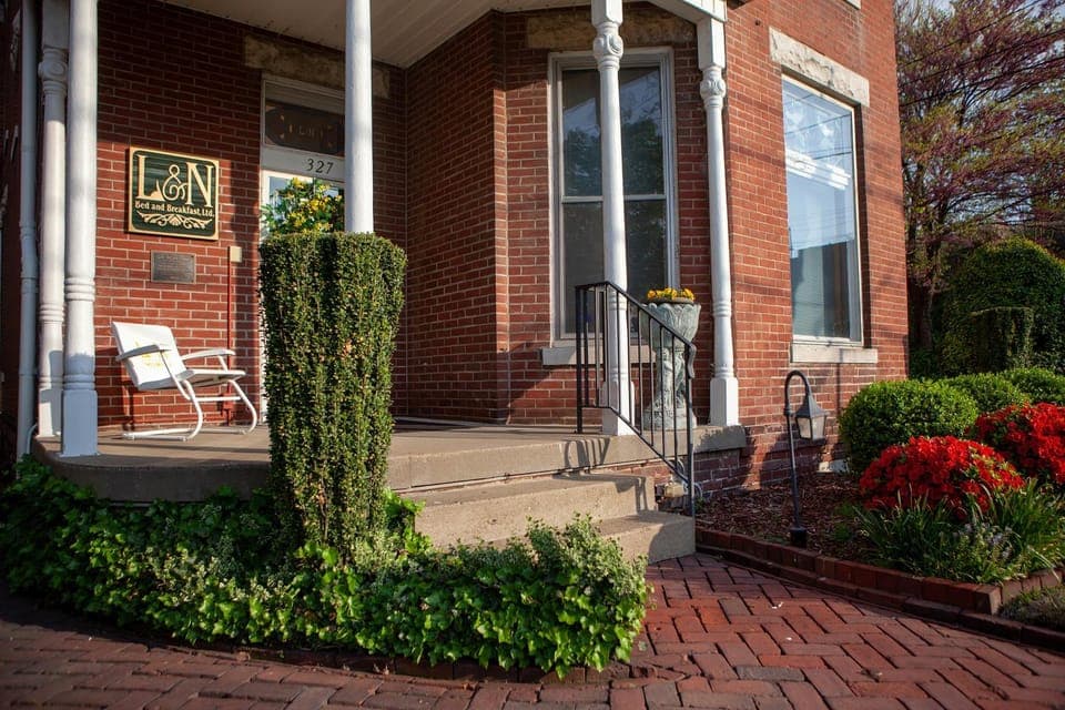 Facade/entrance