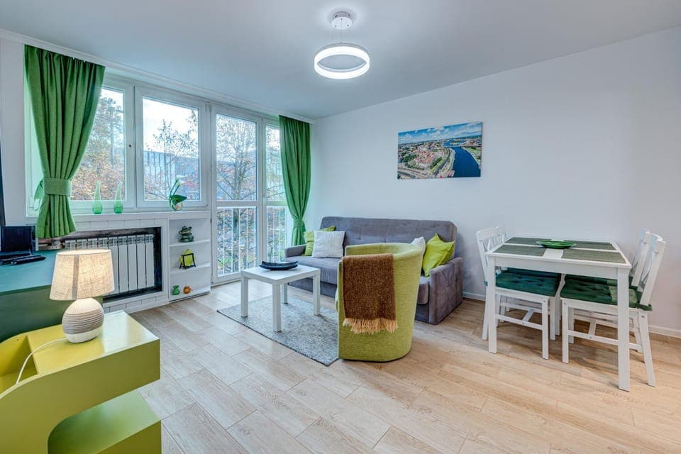 TV and multimedia, Kitchen or kitchenette, Living room, Photo of the whole room, Seating area, Dining area