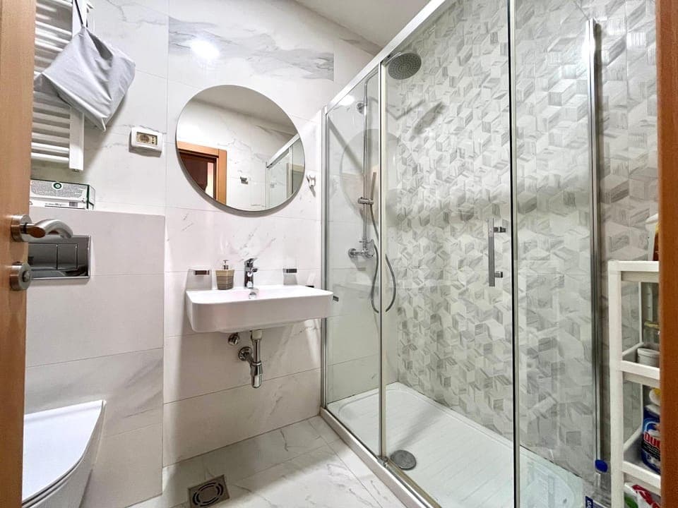 Shower, Toilet, Bathroom, towels