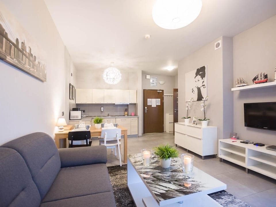 Kitchen or kitchenette, Living room, Seating area, Dining area