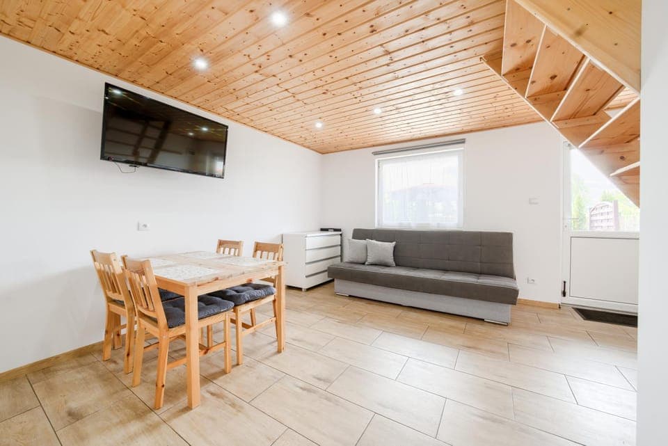 Communal lounge/ TV room, TV and multimedia, Living room, Dining area, Evening entertainment