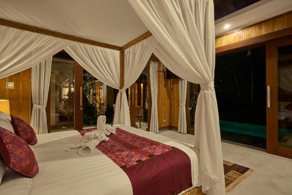 Property building, Bedroom, Swimming pool